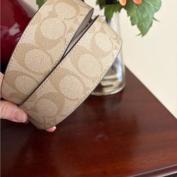 NWT Coach Signature adjustable guitar strap in Light Khaki/Chalk - Picture 5 of 9